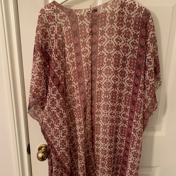 Brandy Melville pink pattern kimono. - Picture 2 of 3